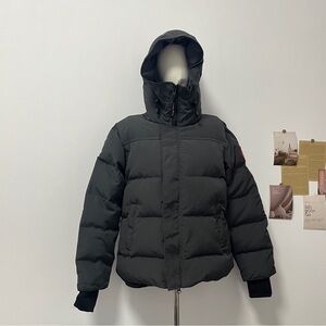 😍Women’s Canada Goose Puffers Size M💕